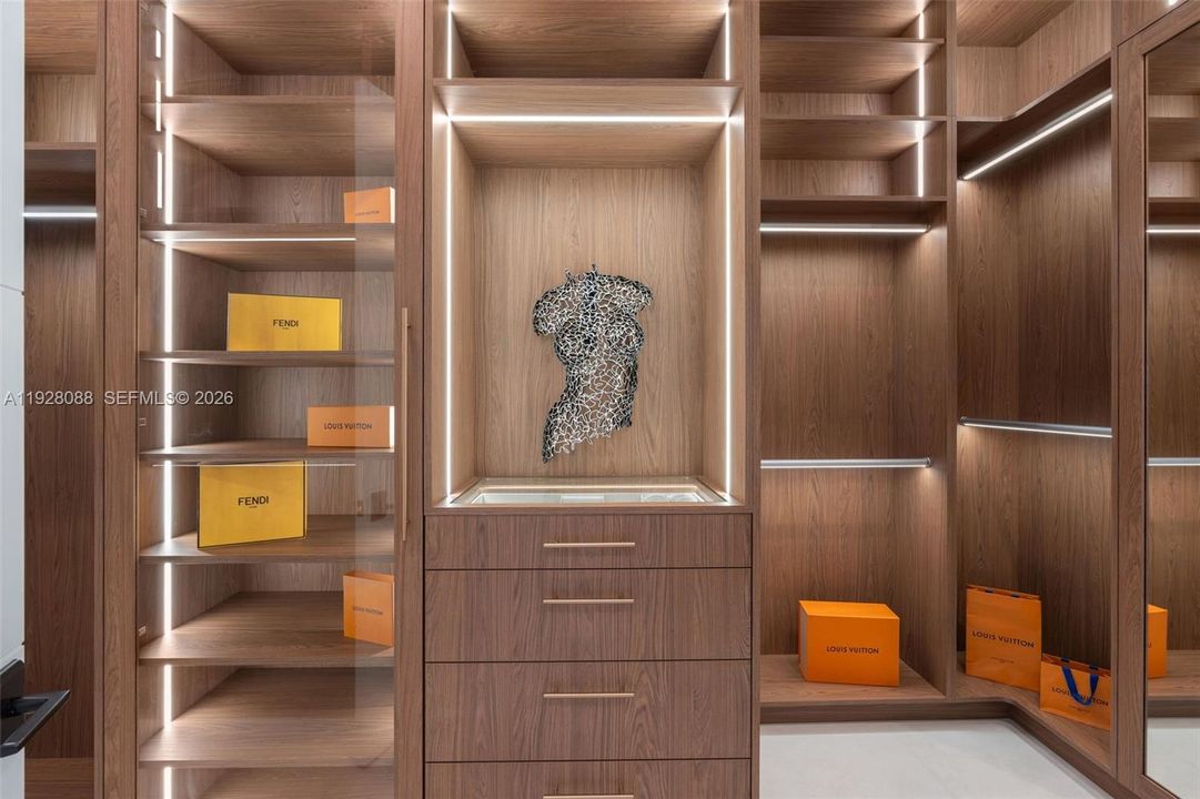 На продажу: $5,975,000 (5 спален, 6 ванн, 0 Квадратных фут)