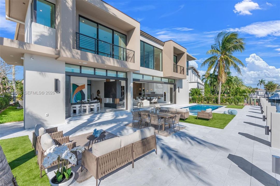 На продажу: $5,975,000 (5 спален, 6 ванн, 0 Квадратных фут)