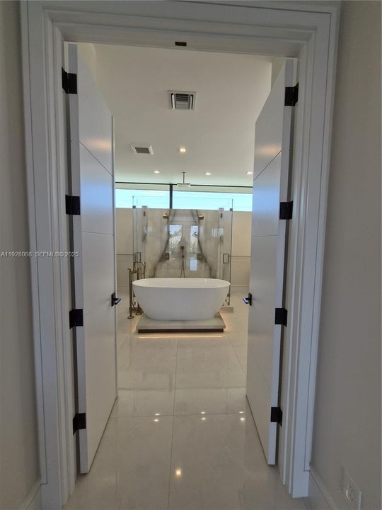 : $5,975,000 (5 beds, 6 baths, 0 Square Feet)