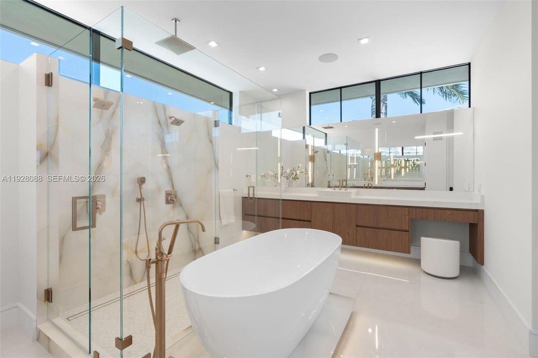 На продажу: $5,975,000 (5 спален, 6 ванн, 0 Квадратных фут)