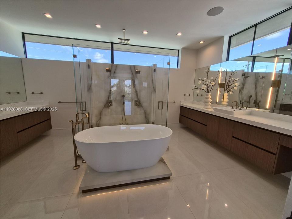 : $5,975,000 (5 beds, 6 baths, 0 Square Feet)