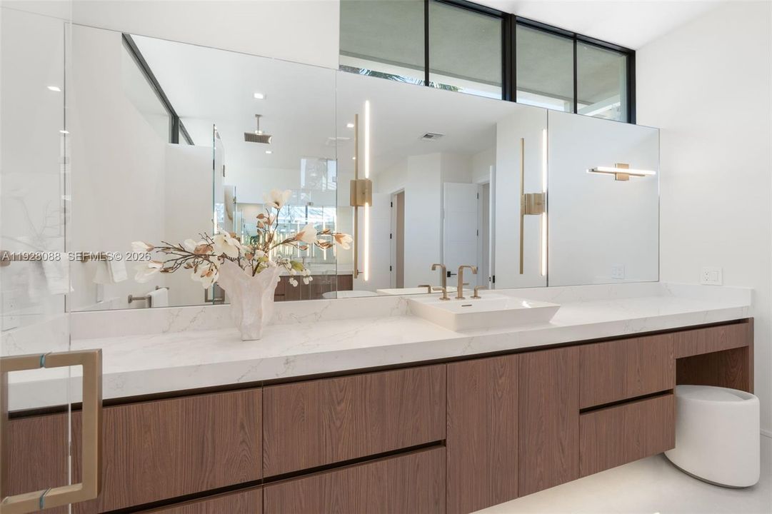 На продажу: $5,975,000 (5 спален, 6 ванн, 0 Квадратных фут)