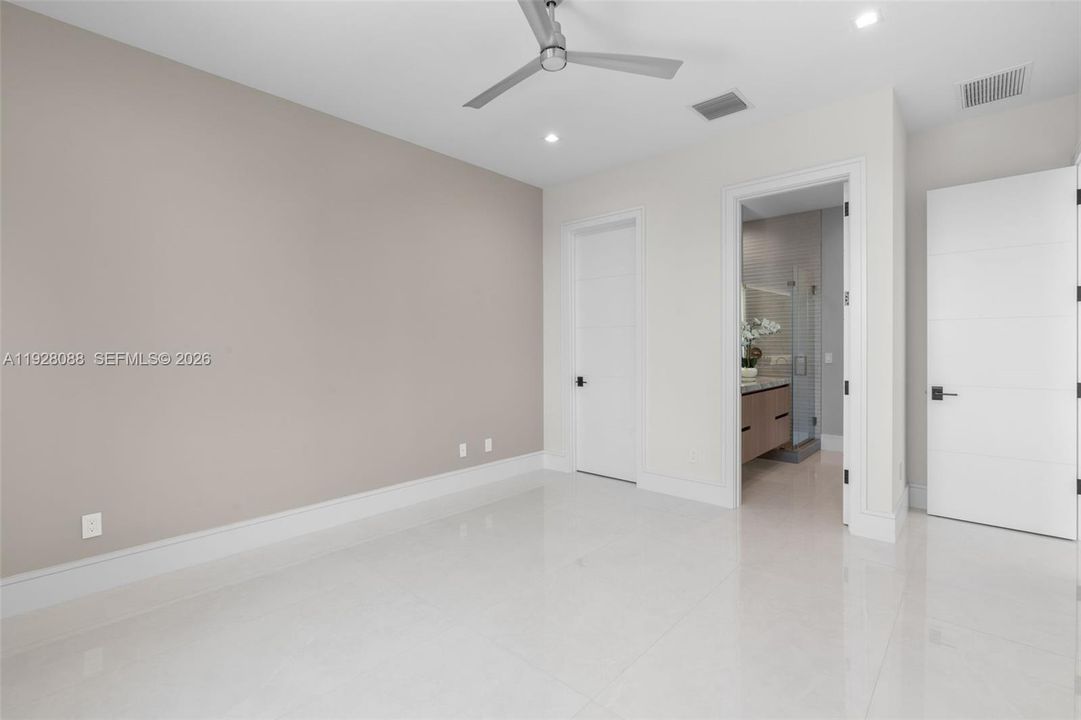 На продажу: $5,975,000 (5 спален, 6 ванн, 0 Квадратных фут)