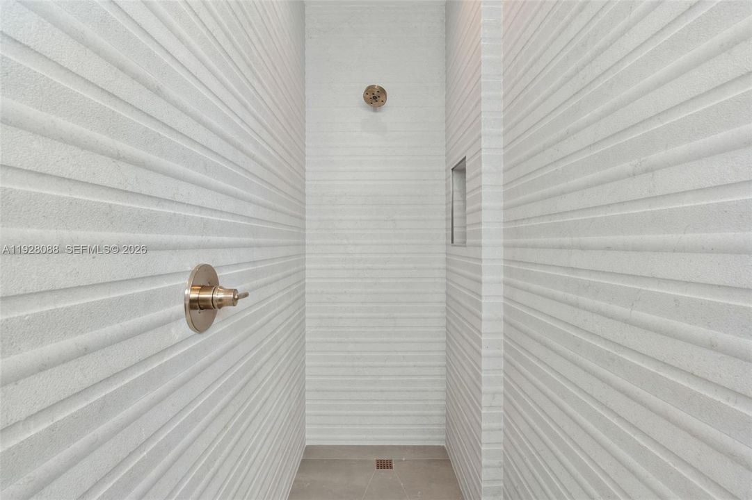 На продажу: $5,975,000 (5 спален, 6 ванн, 0 Квадратных фут)