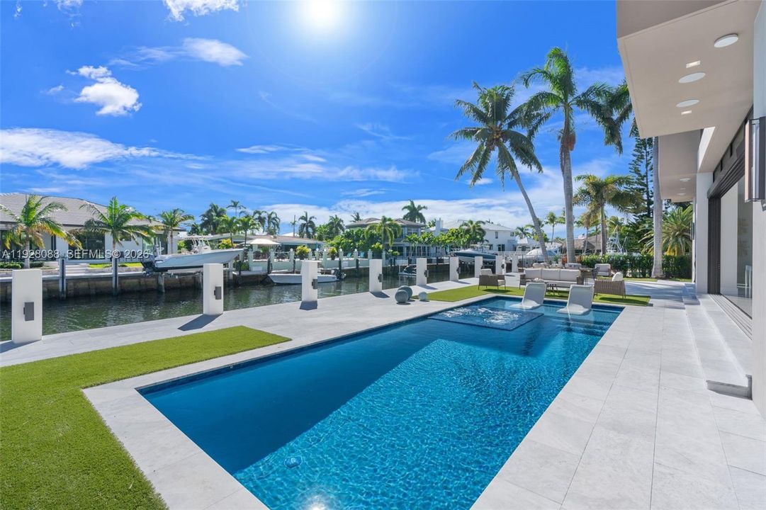 На продажу: $5,975,000 (5 спален, 6 ванн, 0 Квадратных фут)