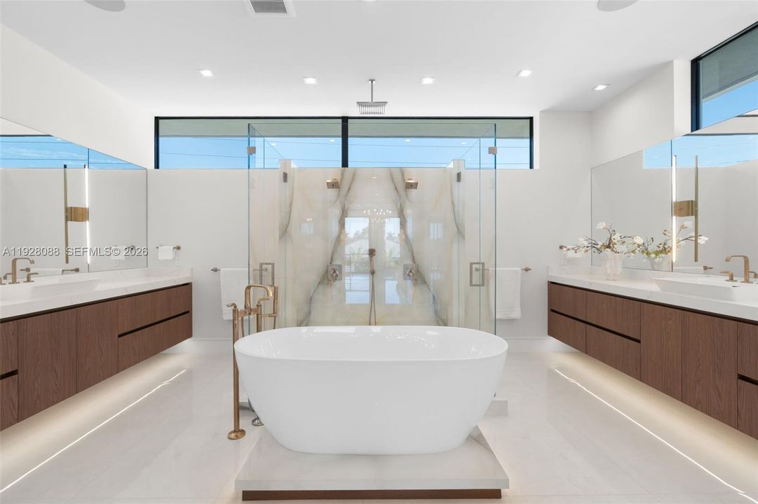 На продажу: $5,975,000 (5 спален, 6 ванн, 0 Квадратных фут)