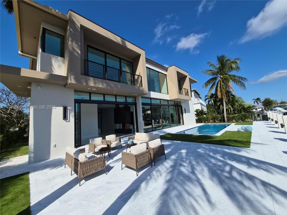 : $5,975,000 (5 beds, 6 baths, 0 Square Feet)