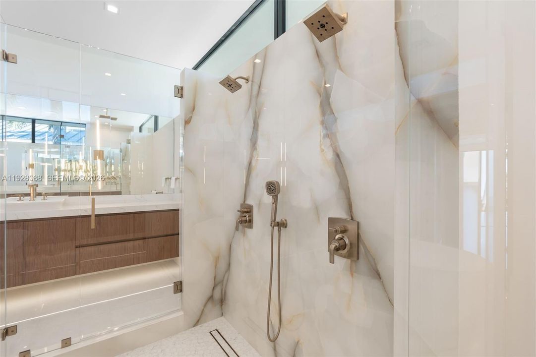 На продажу: $5,975,000 (5 спален, 6 ванн, 0 Квадратных фут)