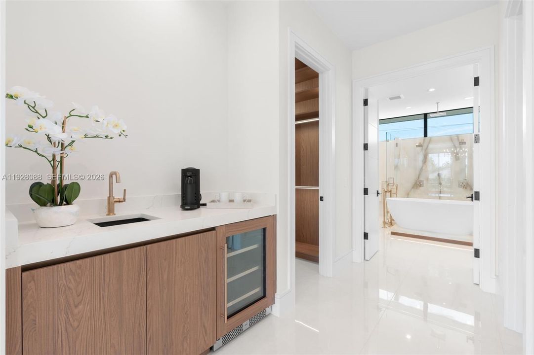 На продажу: $5,975,000 (5 спален, 6 ванн, 0 Квадратных фут)