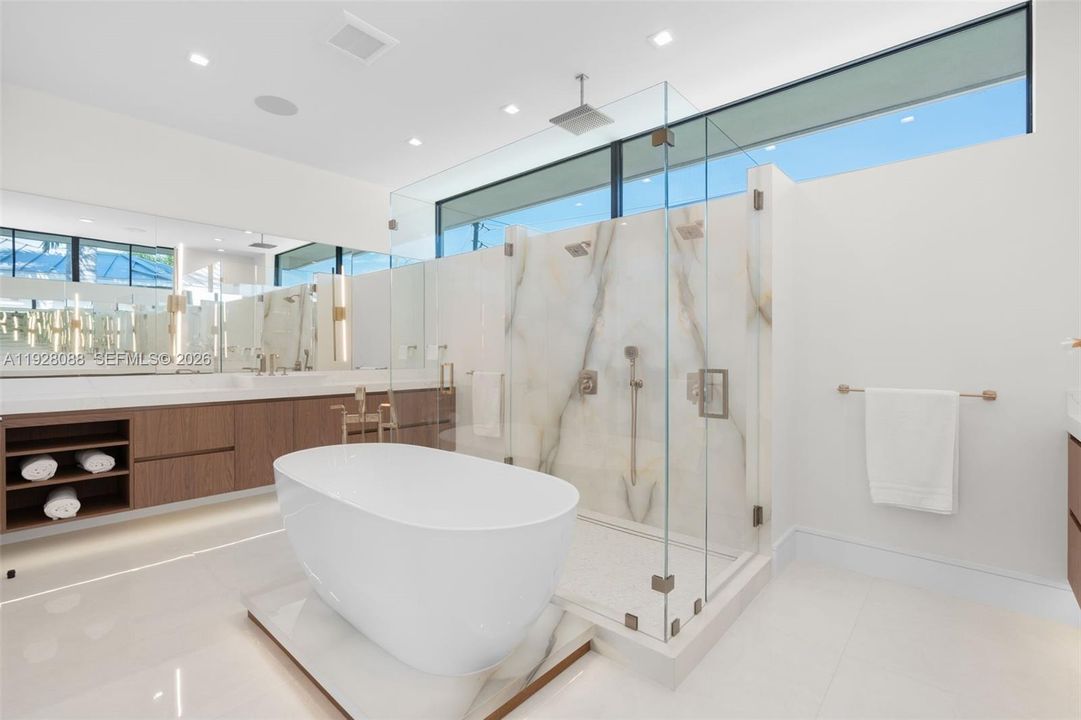 На продажу: $5,975,000 (5 спален, 6 ванн, 0 Квадратных фут)