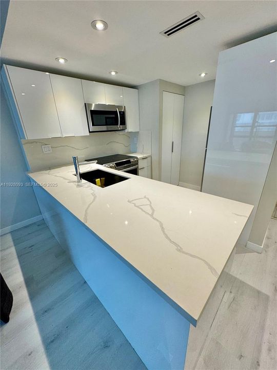 待售: $425,000 (1 贝兹, 1 浴室, 757 平方英尺)