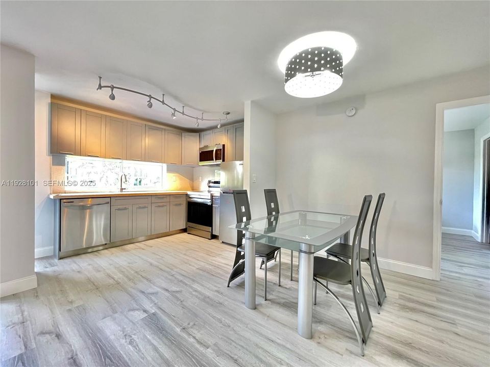 В аренду: $2,300 (1 спален, 1 ванн, 767 Квадратных фут)