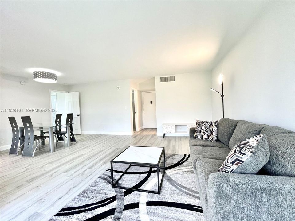 В аренду: $2,300 (1 спален, 1 ванн, 767 Квадратных фут)