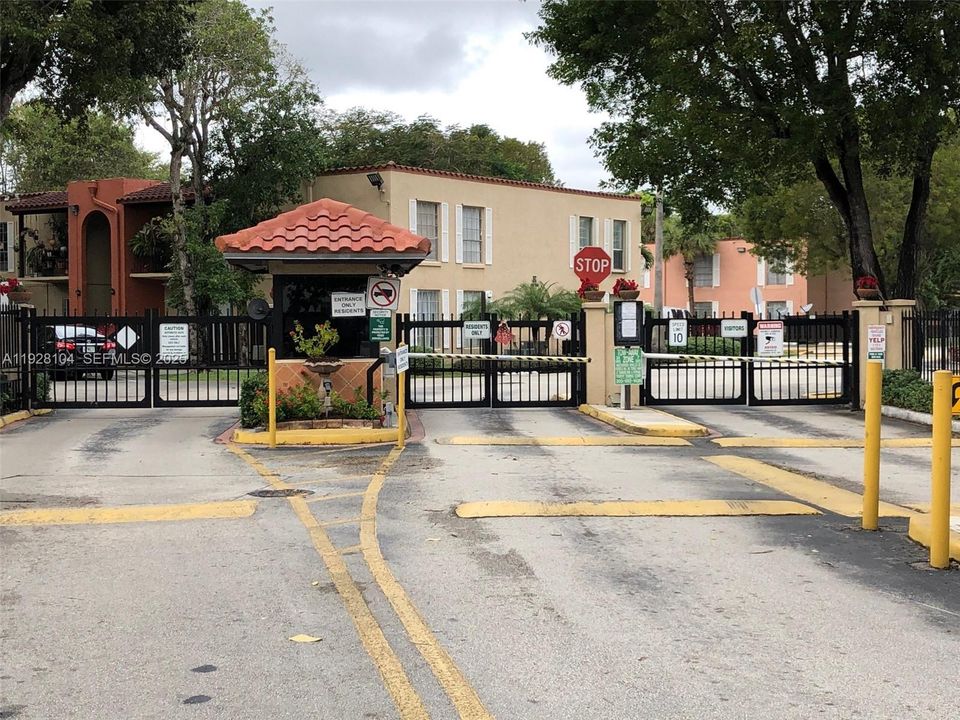 В аренду: $2,400 (2 спален, 2 ванн, 955 Квадратных фут)