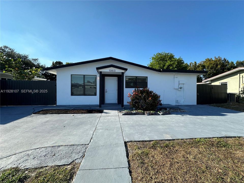 В аренду: $3,100 (3 спален, 2 ванн, 1582 Квадратных фут)