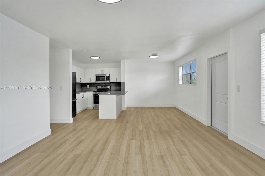 Activo con contrato: $3,100 (3 camas, 2 baños, 1582 Pies cuadrados)