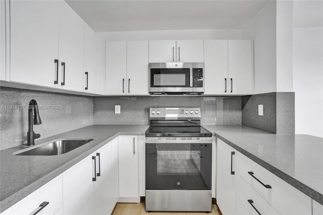 Activo con contrato: $3,100 (3 camas, 2 baños, 1582 Pies cuadrados)