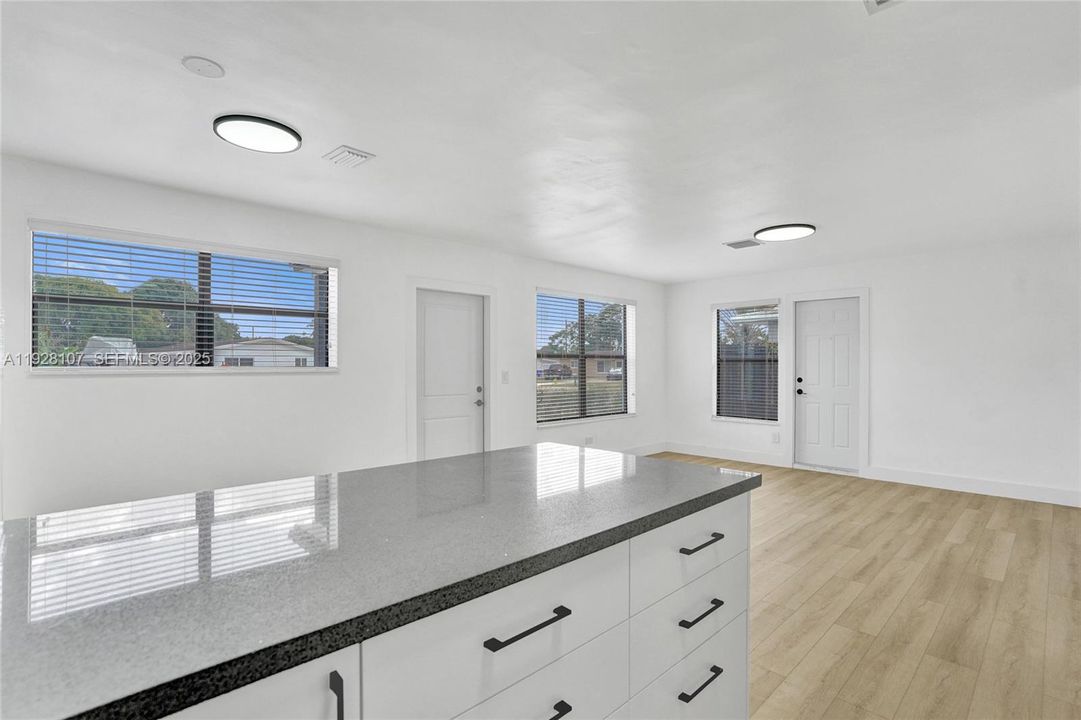 Activo con contrato: $3,100 (3 camas, 2 baños, 1582 Pies cuadrados)