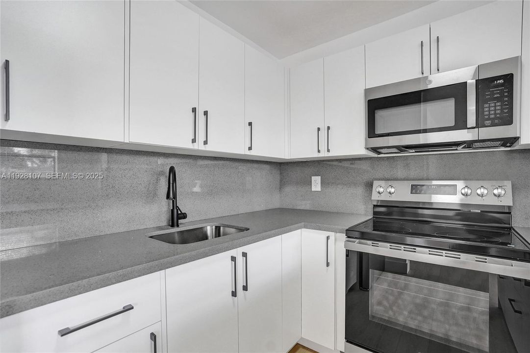 Activo con contrato: $3,100 (3 camas, 2 baños, 1582 Pies cuadrados)