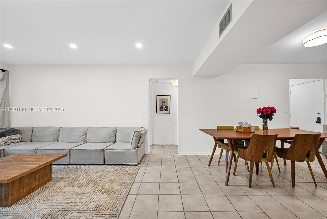 待售: $359,000 (2 贝兹, 2 浴室, 1129 平方英尺)