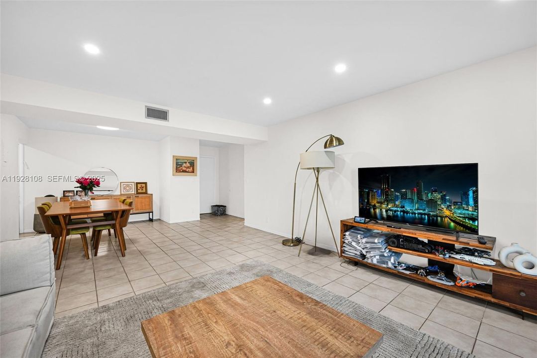 待售: $359,000 (2 贝兹, 2 浴室, 1129 平方英尺)