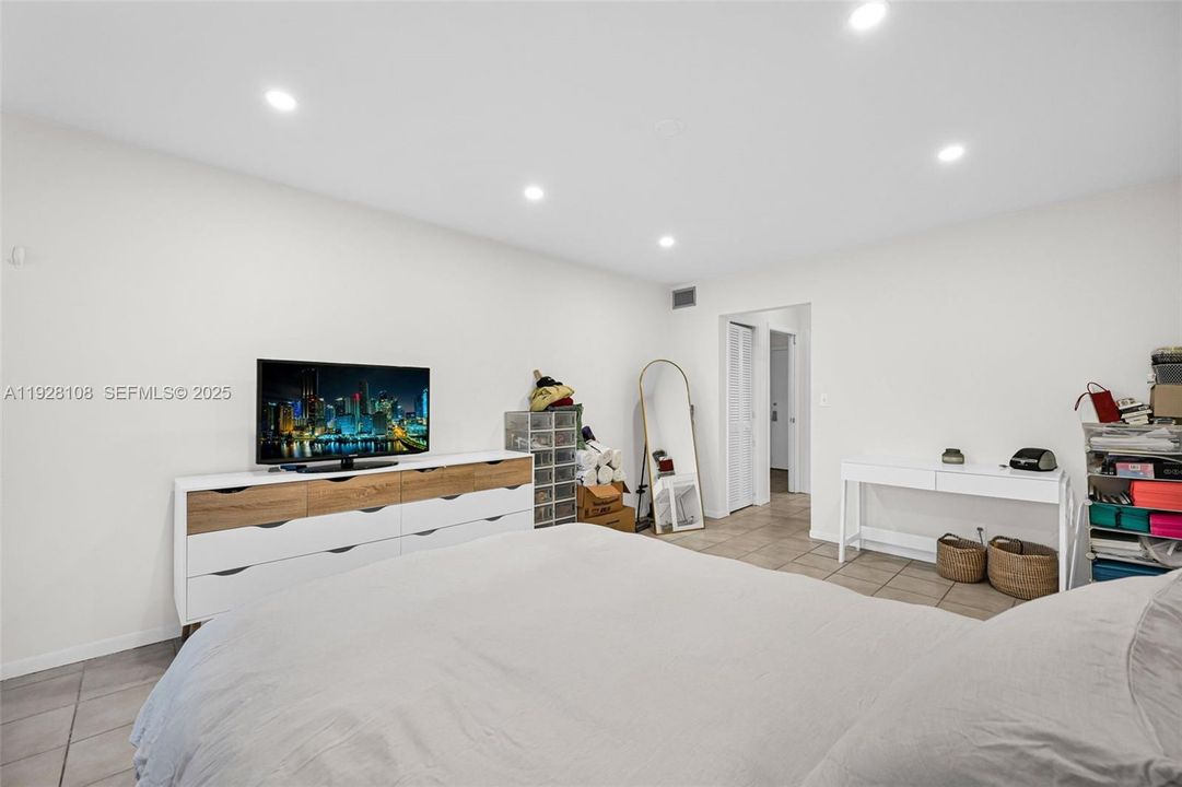 待售: $359,000 (2 贝兹, 2 浴室, 1129 平方英尺)