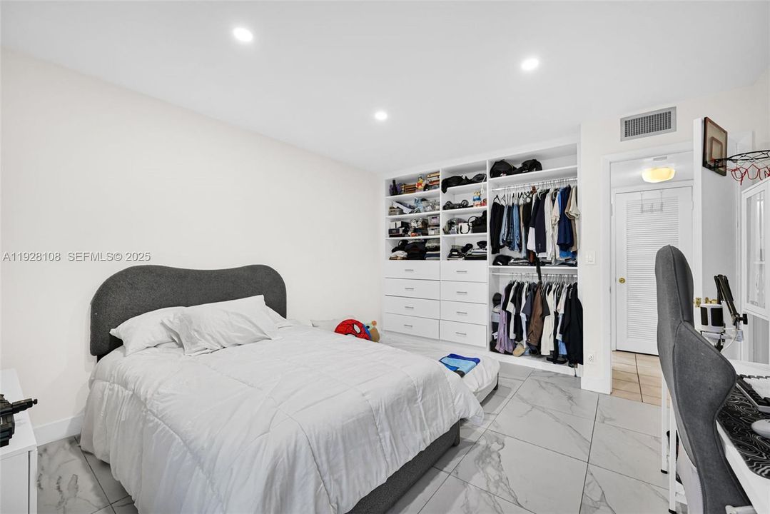 待售: $359,000 (2 贝兹, 2 浴室, 1129 平方英尺)