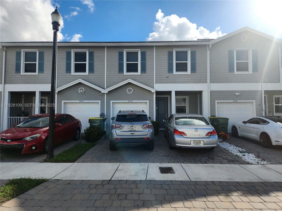 For Sale: $320,000 (3 beds, 2 baths, 1542 Square Feet)