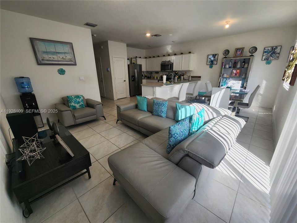 For Sale: $320,000 (3 beds, 2 baths, 1542 Square Feet)