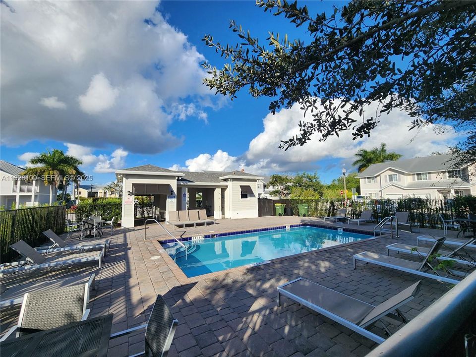 For Sale: $320,000 (3 beds, 2 baths, 1542 Square Feet)