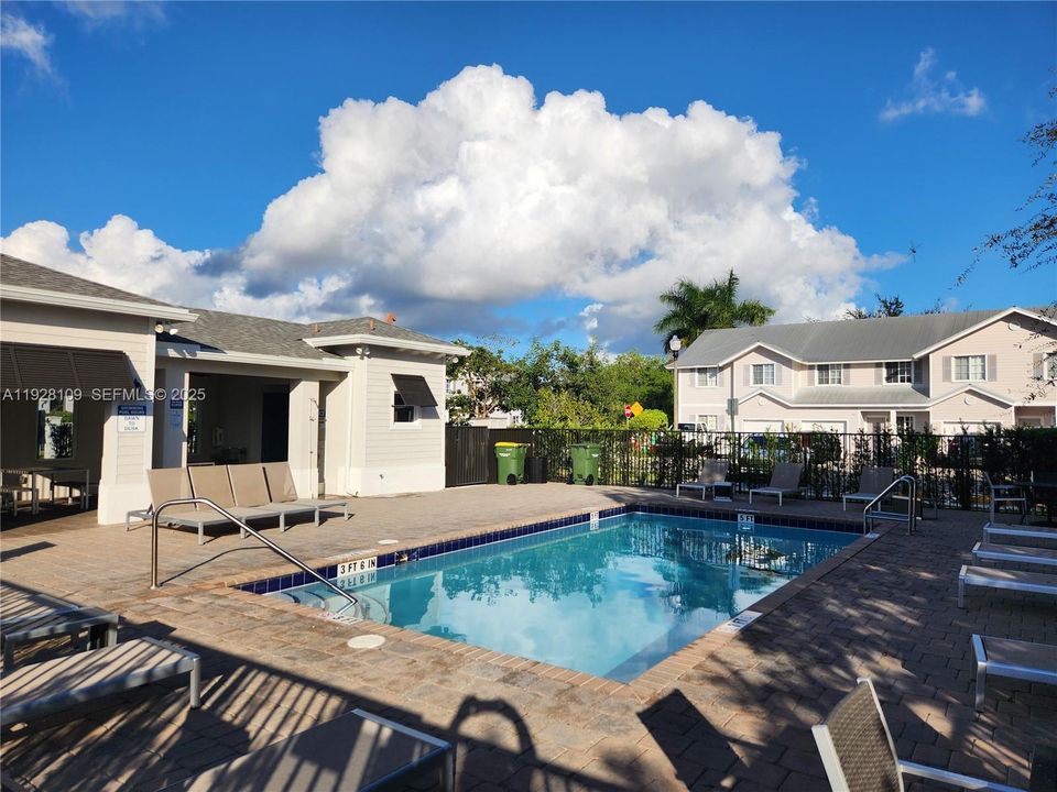 For Sale: $320,000 (3 beds, 2 baths, 1542 Square Feet)