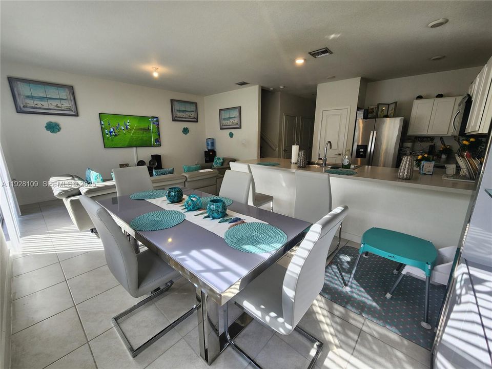 For Sale: $320,000 (3 beds, 2 baths, 1542 Square Feet)