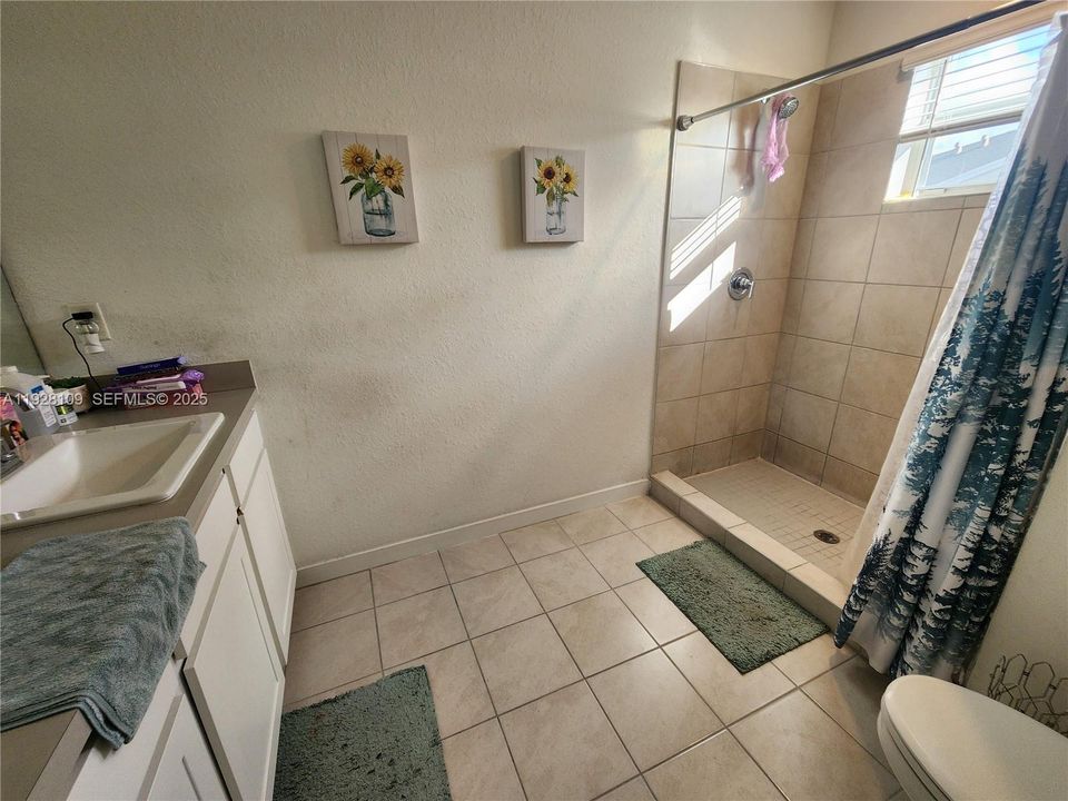 For Sale: $320,000 (3 beds, 2 baths, 1542 Square Feet)