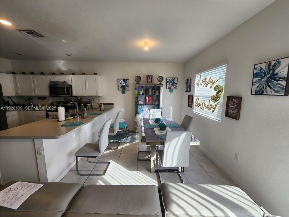 For Sale: $320,000 (3 beds, 2 baths, 1542 Square Feet)