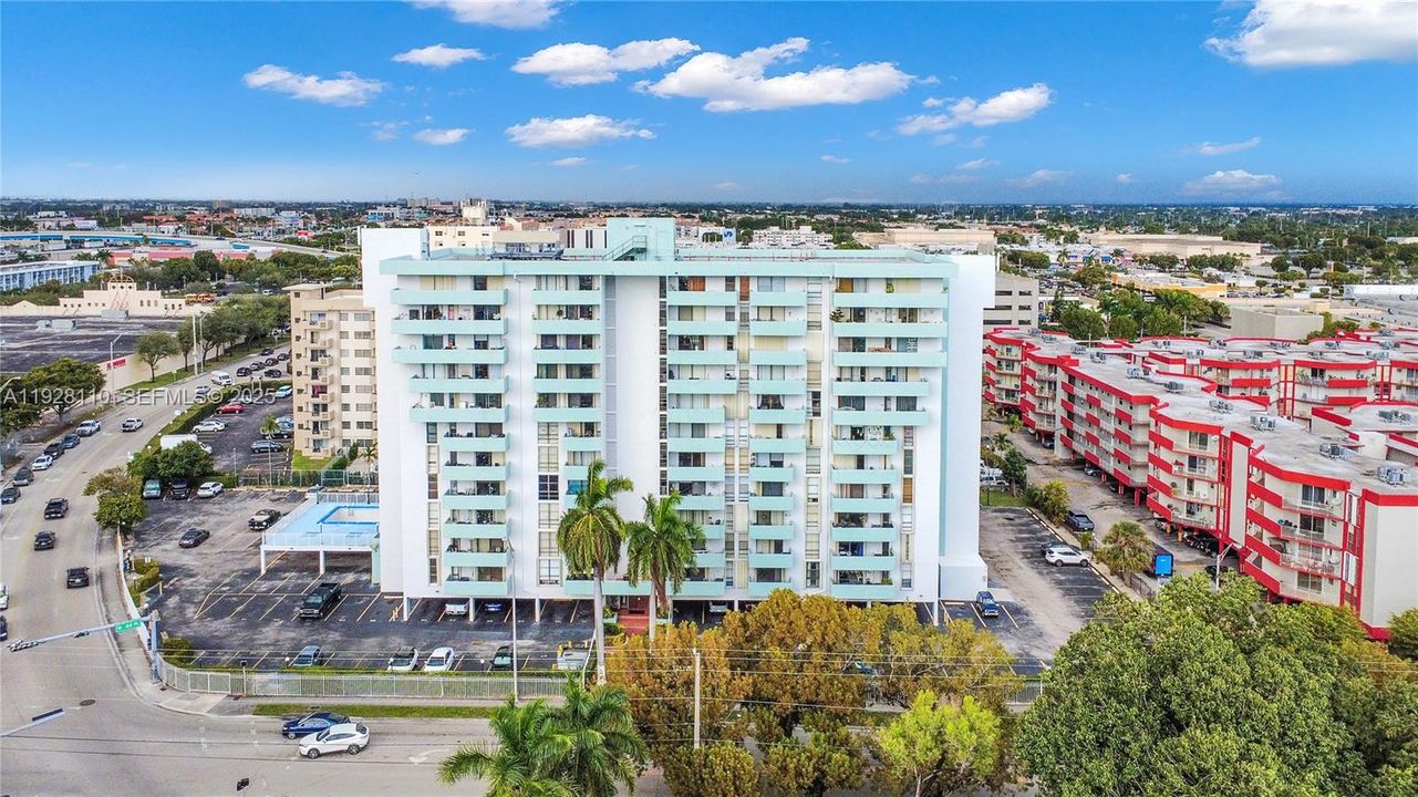 待售: $160,000 (2 贝兹, 2 浴室, 978 平方英尺)