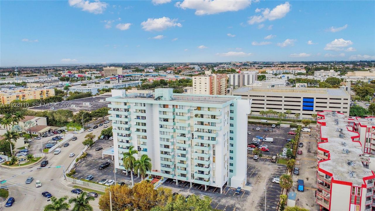 На продажу: $180,000 (2 спален, 2 ванн, 978 Квадратных фут)