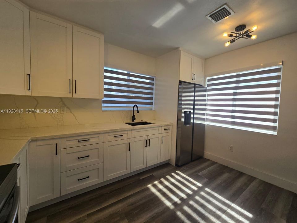 В аренду: $2,500 (2 спален, 1 ванн, 3120 Квадратных фут)