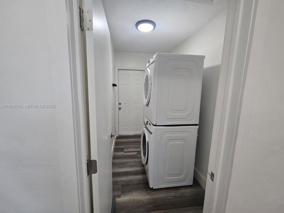 В аренду: $2,500 (2 спален, 1 ванн, 3120 Квадратных фут)