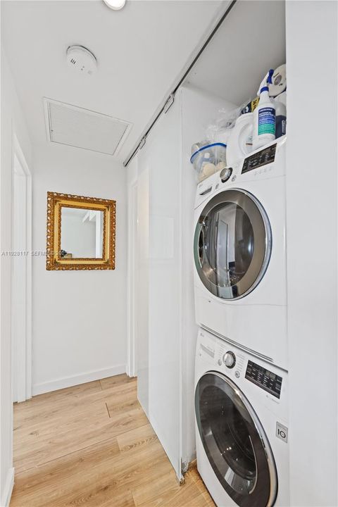 For Sale: $445,000 (1 beds, 1 baths, 990 Square Feet)