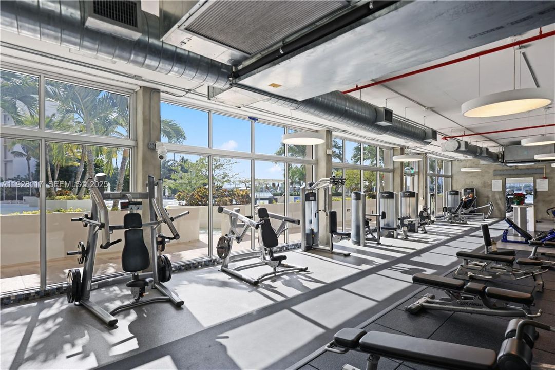 For Sale: $445,000 (1 beds, 1 baths, 990 Square Feet)