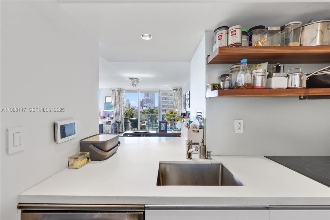 For Sale: $445,000 (1 beds, 1 baths, 990 Square Feet)