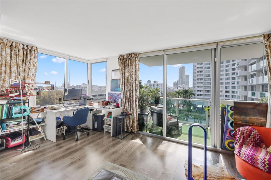 For Sale: $445,000 (1 beds, 1 baths, 990 Square Feet)