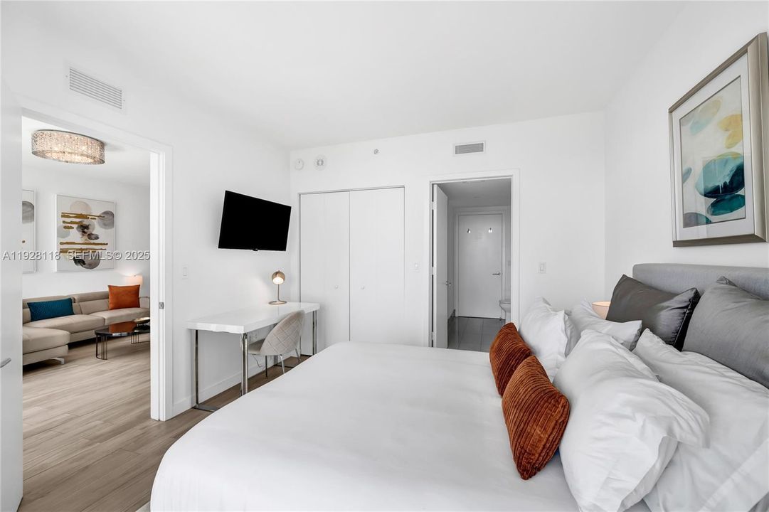 For Rent: $6,100 (2 beds, 2 baths, 1088 Square Feet)