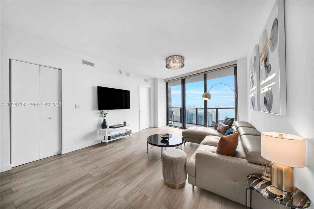 For Rent: $6,100 (2 beds, 2 baths, 1088 Square Feet)