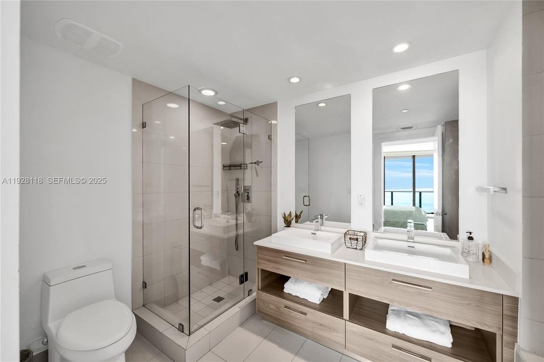 For Rent: $6,100 (2 beds, 2 baths, 1088 Square Feet)