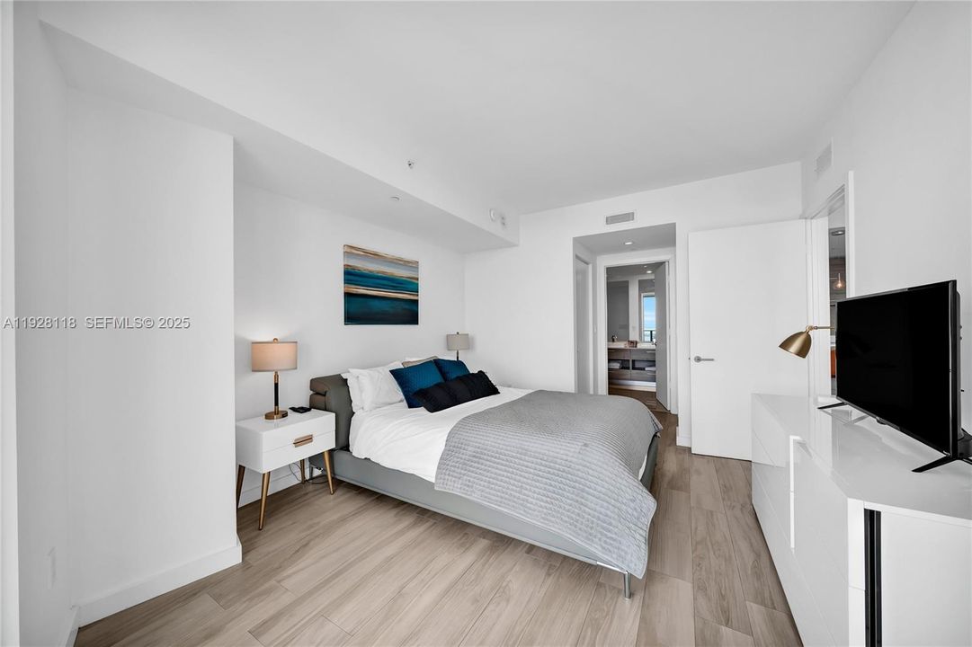 For Rent: $6,100 (2 beds, 2 baths, 1088 Square Feet)