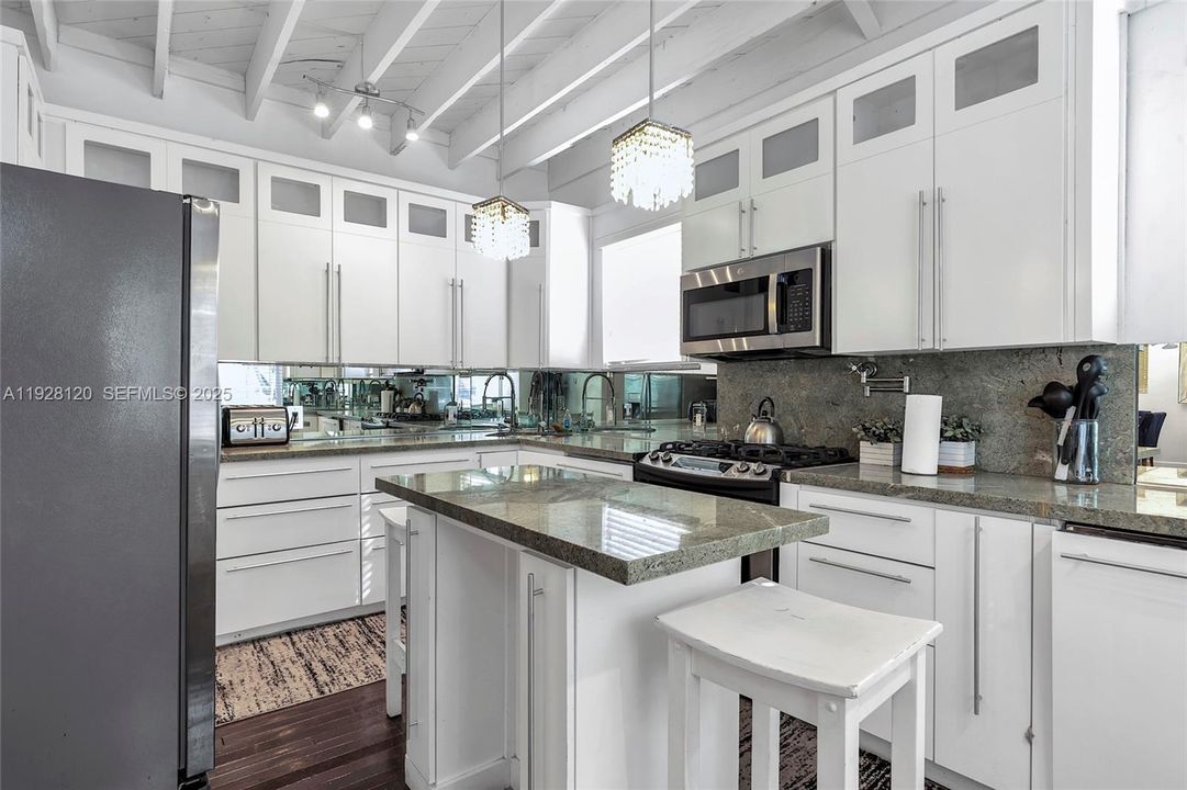 待售: $3,100,000 (0 贝兹, 0 浴室, 1760 平方英尺)