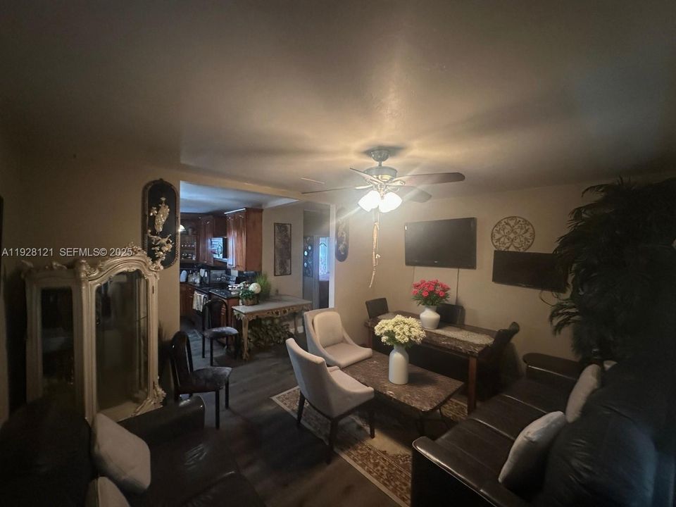 En Venta: $535,000 (3 camas, 2 baños, 957 Pies cuadrados)