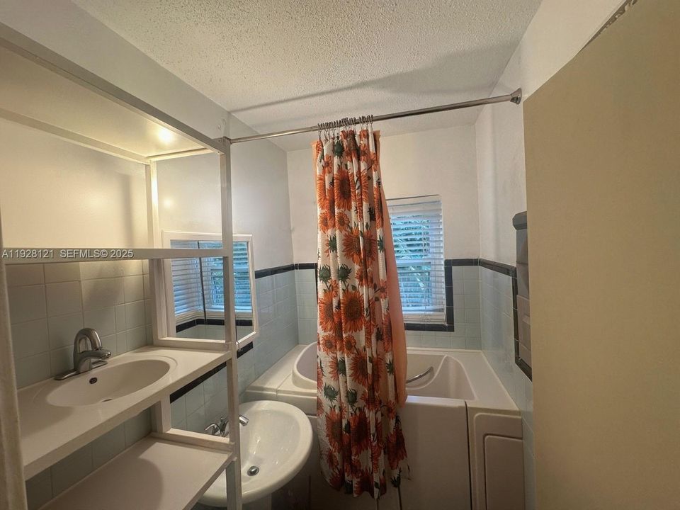 En Venta: $535,000 (3 camas, 2 baños, 957 Pies cuadrados)