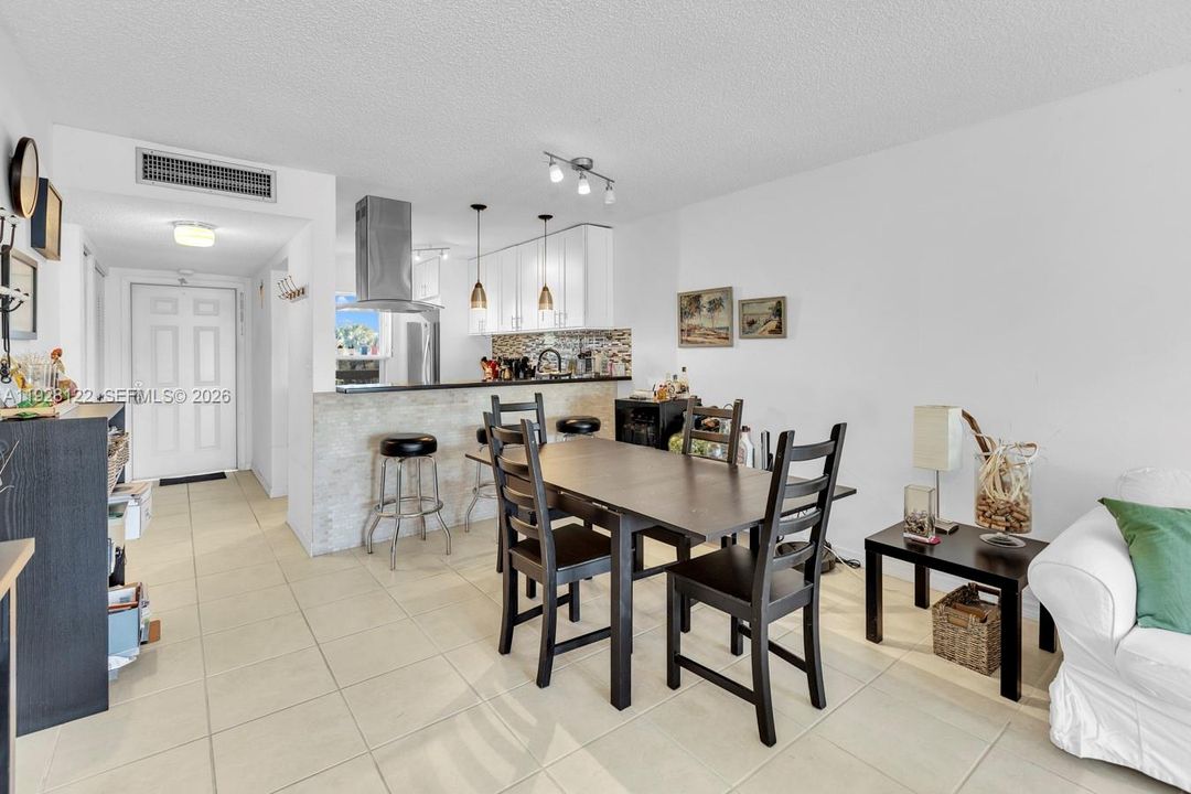 En Venta: $120,000 (2 camas, 2 baños, 880 Pies cuadrados)
